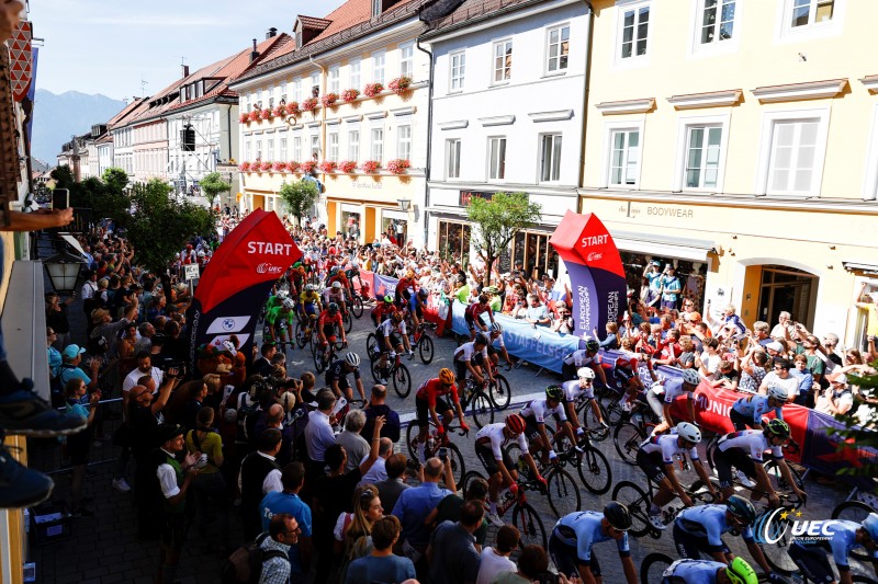 ?European Championships Munich 2022 - 2022 UEC Road Elite European Championships - Men's Road Race - 14/08/2022 - Scenery - Start - Peloton - photo Ivan Benedetto/UEC/SprintCyclingAgency?2022